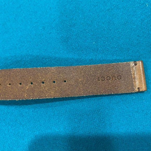 Quartz Gold yellow PVD caseback with Bee Engraving - Picture 6 of 13